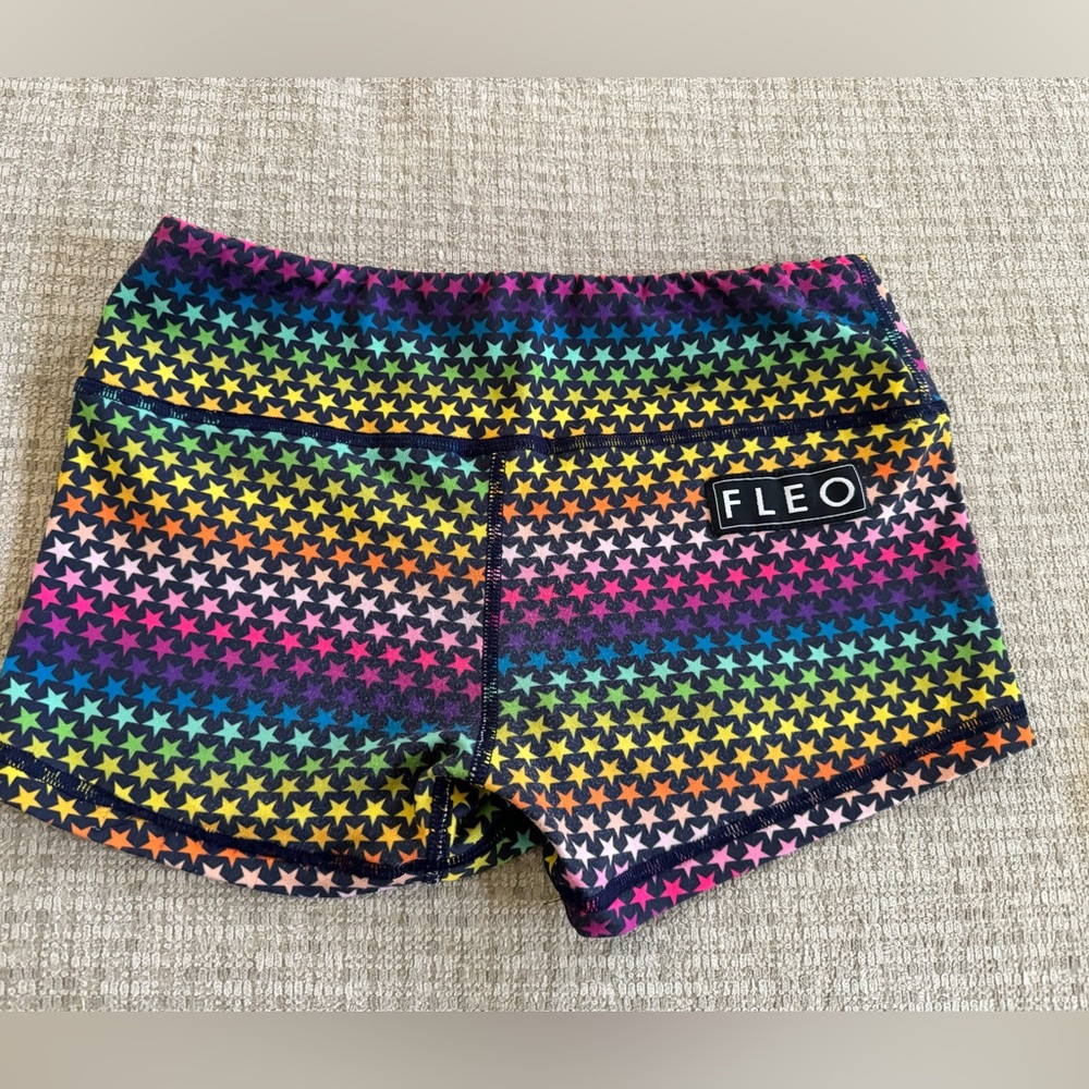FLEO. CROSSFIT SHORT rainbow stars low rise XS 2” inseam
